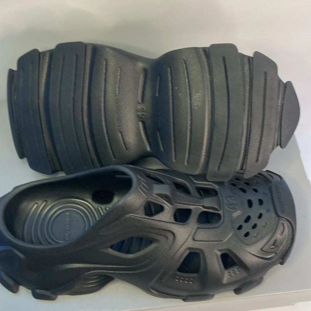 💯 - New Authentic Balenciaga Black Comfortable HD rubber mules